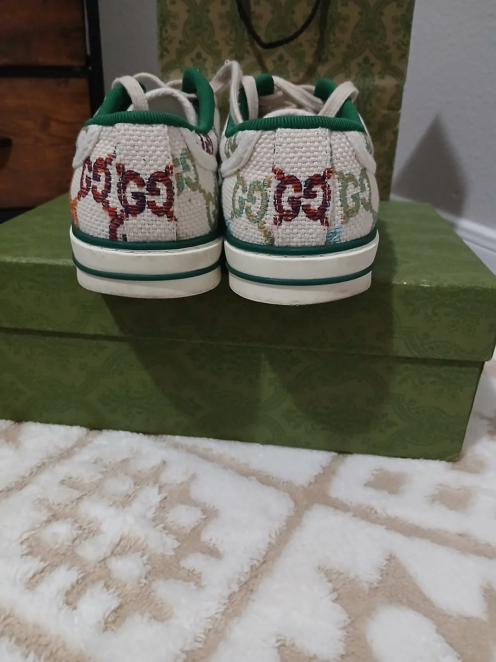 Gucci stylish sneakers